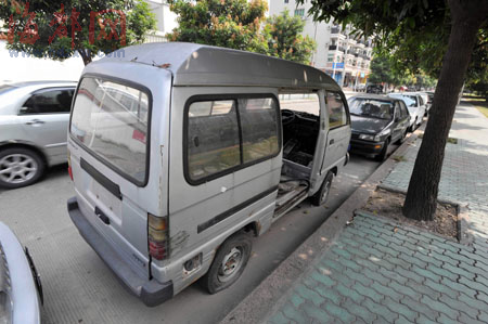 震驚!成都<a href=http://www.bg1ioz.cn/ target=_blank class=infotextkey>汽車報(bào)廢</a>套牌還超載!