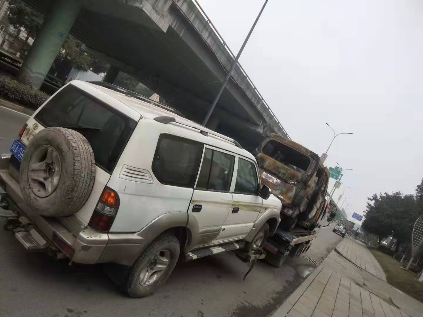 成都<a href=http://www.bg1ioz.cn/ target=_blank class=infotextkey>報(bào)廢汽車(chē)</a>公司拖車(chē)注意事項(xiàng)